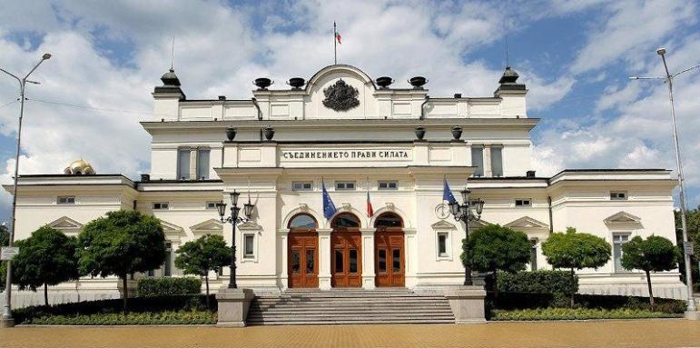 След 6 часов дебат и две процедури народните представители не успяха