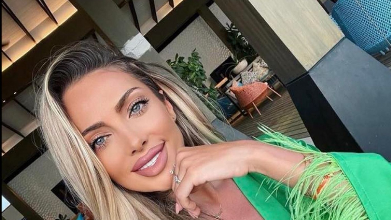 Плеймейтката Златка Райкова се сгоди за гаджето си Карен Хачатрян