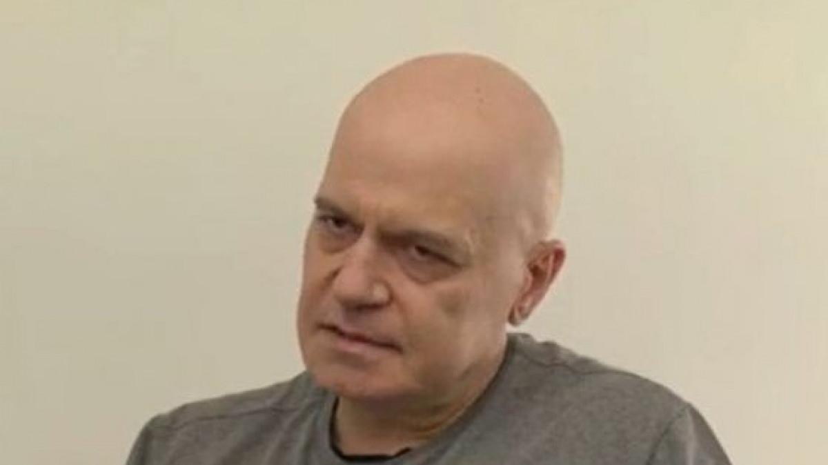 Лидерът на Има такъв народ Слави Трифонов обяви че се