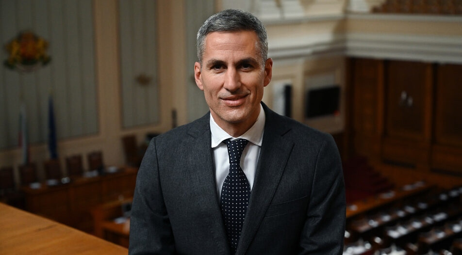 Този парламент тръгва трудно Опитите за формиране на мнозинство пак