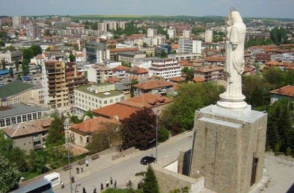 Температурни рекорди за днешния ден са отчетени в Хасково и