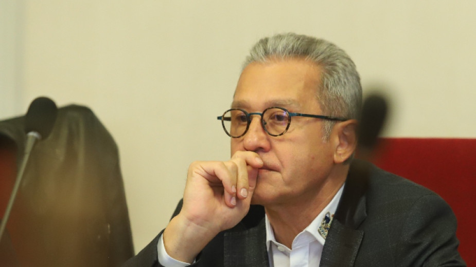 Под натиска на обществото политиците осъзнават че трябва да съставят