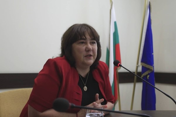 От Български възход попитаха служебния финансов министър Росица Велкова дали