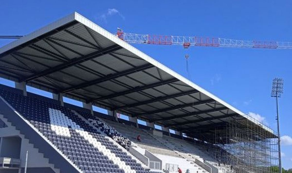 Най голямата трибуна на стадион Локомотив в Пловдив ще бъде съборена