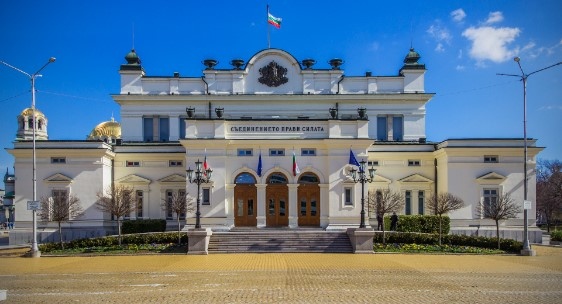 В Народното събрание депутатите започват работа с избора на постоянните