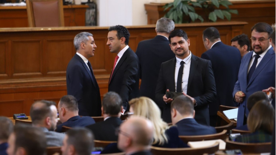 Народното събрание разпрели няколко постоянни комисии след като днешното парламентарно