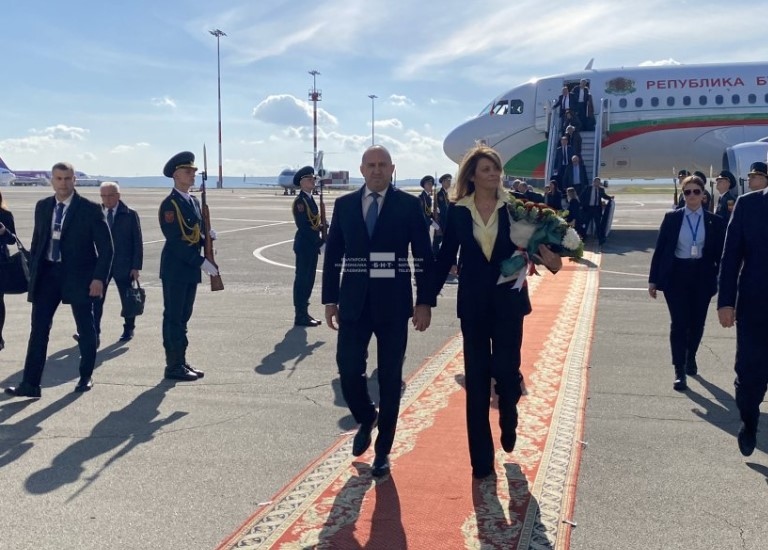 Президентът Румен Радев и съпругата му Десислава Радева пристигнаха в