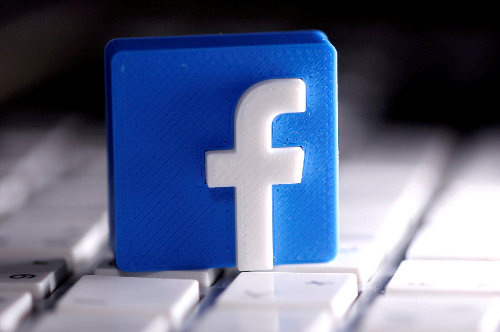 Социалните мрежи Facebook Meta и Instagram се сринаха на някои