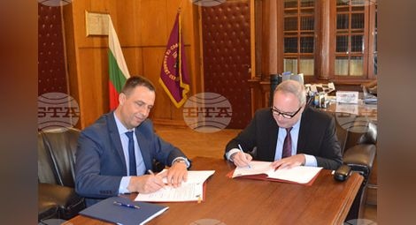 Ректорът на Софийския университет проф Анастас Герджиков и директорът на