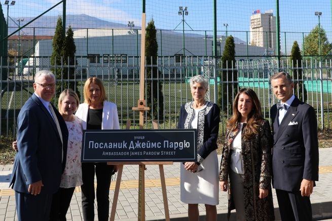 Кръстиха улица в София на името на Джеймс Пардю посланик