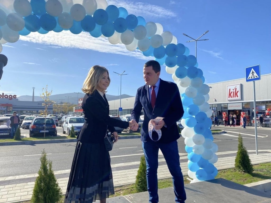 Първият в града ритейл парк беше открит на официална церемония