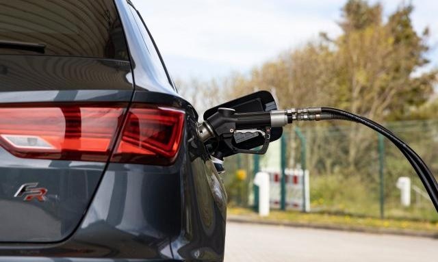 На малка бензиностанция в София цената на бензина е 2 82