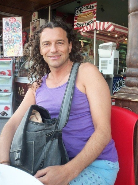 Певецът Деян Неделчев известен в последните години като Икебаната е