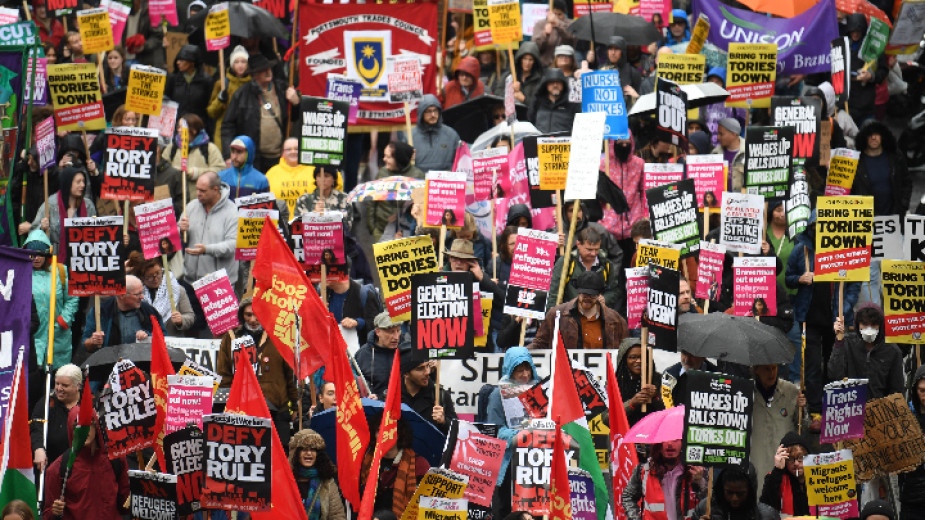 Хиляди протестиращи са по улиците на британската столица Лондон с