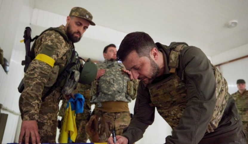 Украйна национализира дяловете на частни акционери в пет големи индустриални