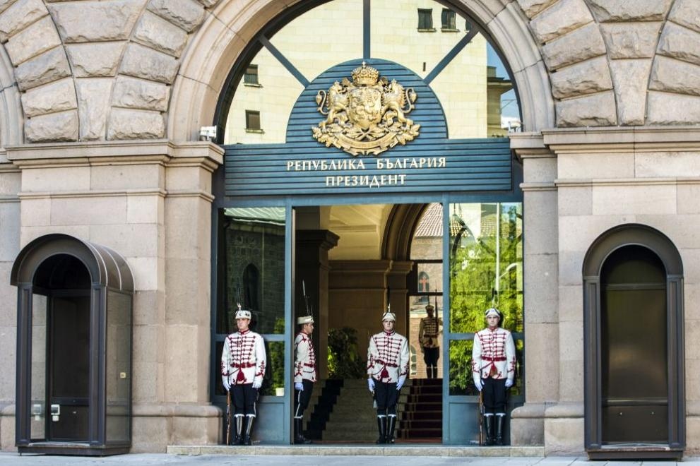 Президентът Румен Радев продължава консултациите с парламентарните партии преди да