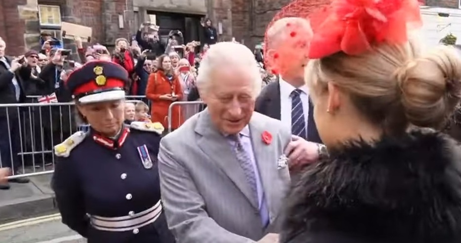 Протестиращ беше арестуван след като замеря с яйца крал Чарлз