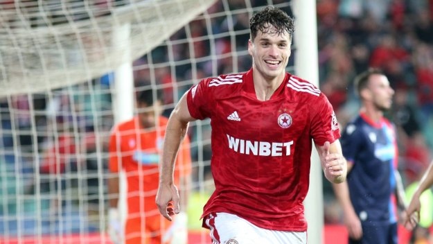 Капитанът на ЦСКА Юрген Матей се прибра в Нидерландия за