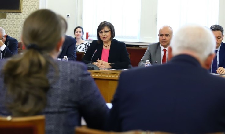 Започна срещата между парламентарните групи на БСП и ГЕРБ СДС Разговорите