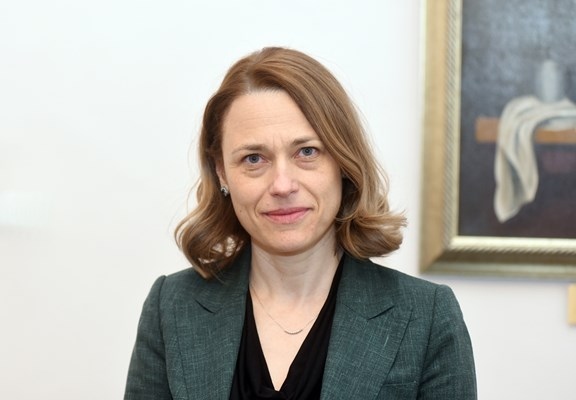 Бившият председател на Народното събрание Ива Митева обяви че се