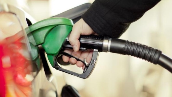 Плахо поевтиняване в цените на основните горива прогнозираха експерти пред