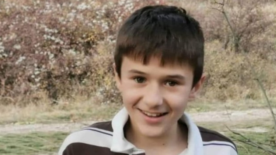 Продължава издирването на 12 годишния Сашко от Перник  Момчето което изчезна на
