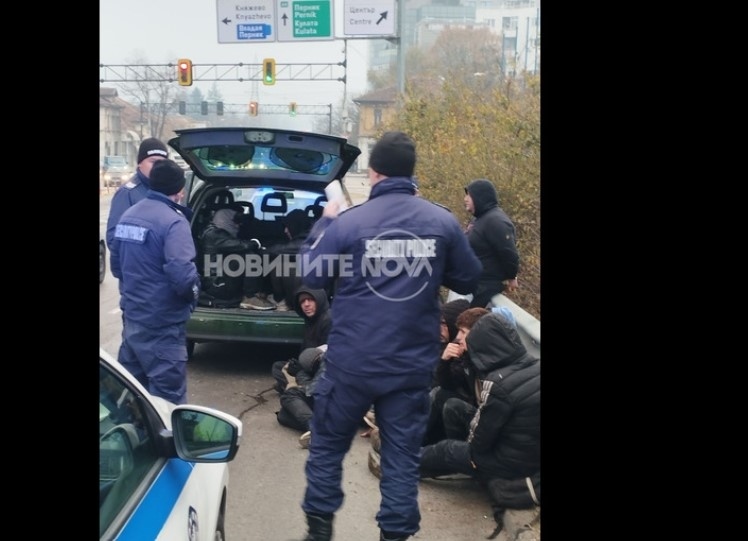 Хванаха 13 нелегални мигранти в София (СНИМКИ)