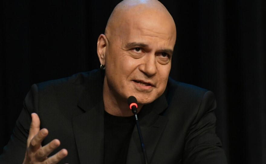 В снощната извратения ГЕРБ ДПС и БСП са върнали хартиената