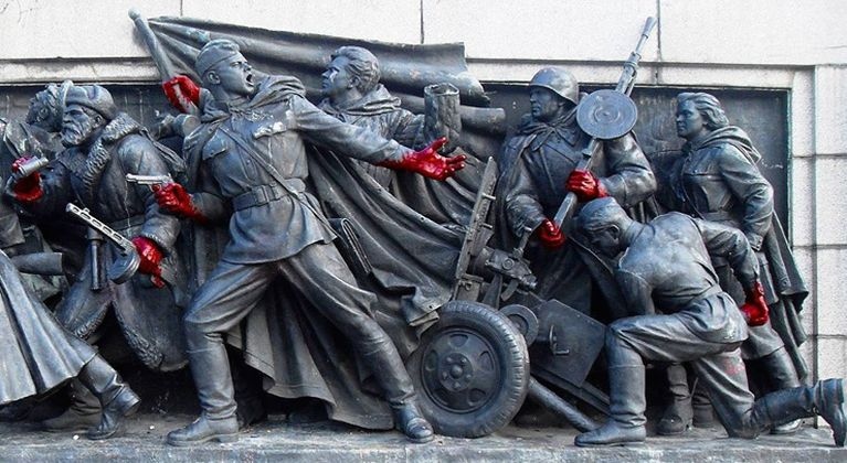 Демократична България предлага комунистическите символи да се премахнат от публичните