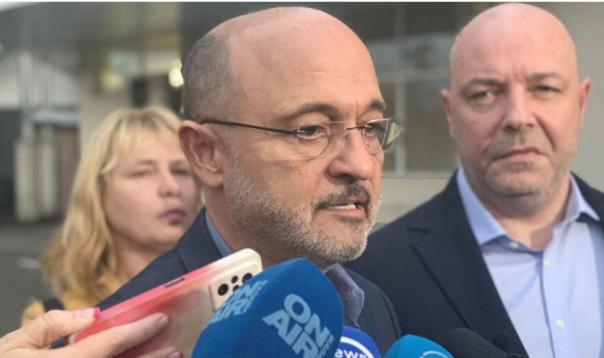 Здравният министър Александър боец той е в стабилно състояние Няма увреждания