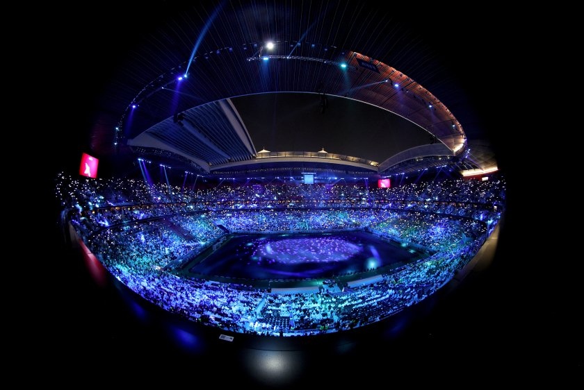 Феновете изпълниха стадиона където в 18 часа днес ще се