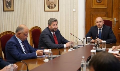 Президентът Румен Радев провежда консултации с Демократична България на Дондуков