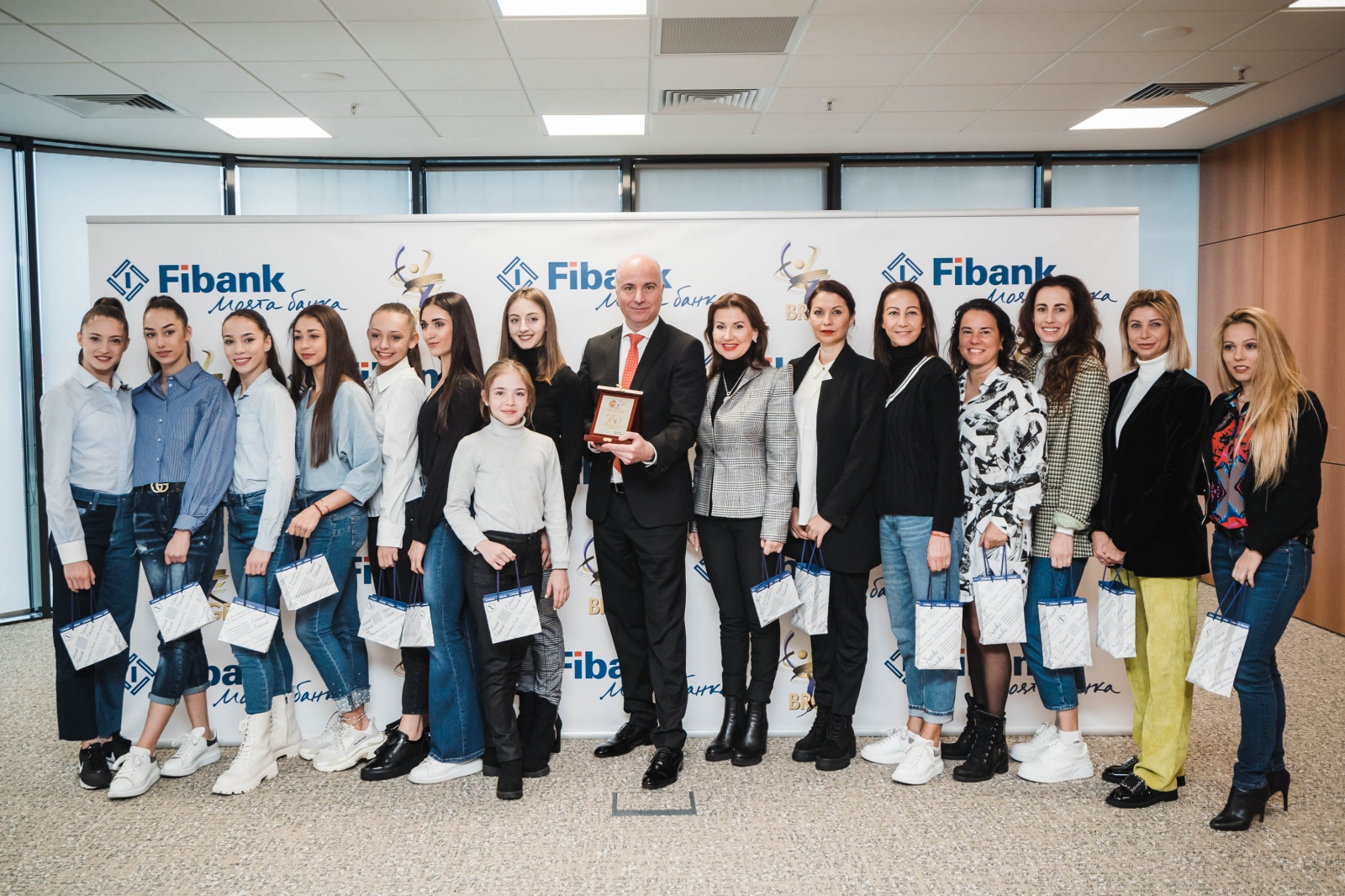 Fibank бе отличена с почетна награда от Българската федерация по