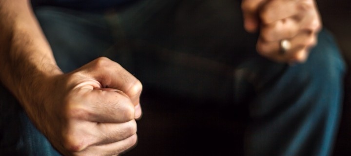 Жена е пребита в опит да спаси друга жена в