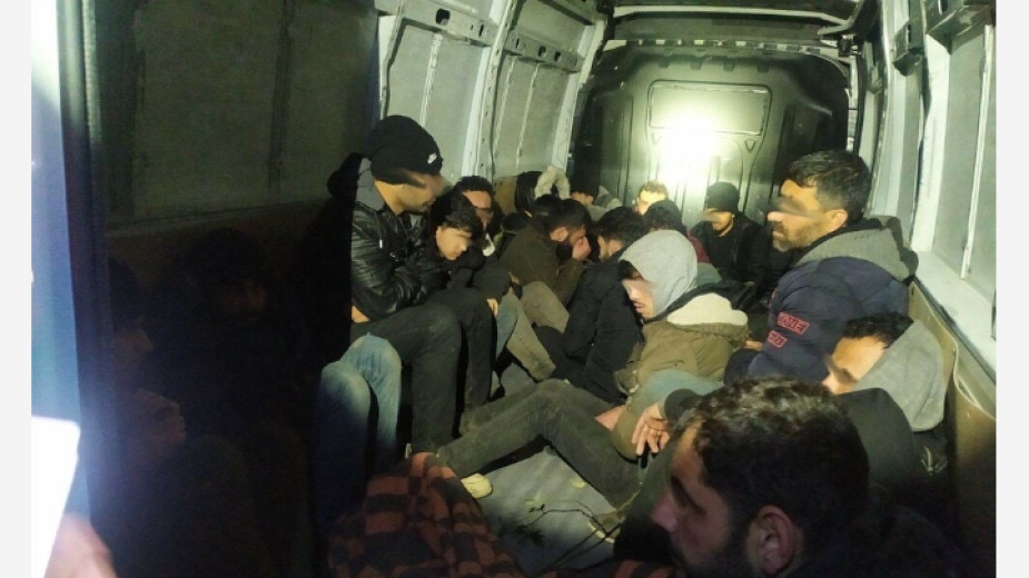 Незаконно пребиваващи чужденци е заловен да транспортира 30 годишен турски гражданин