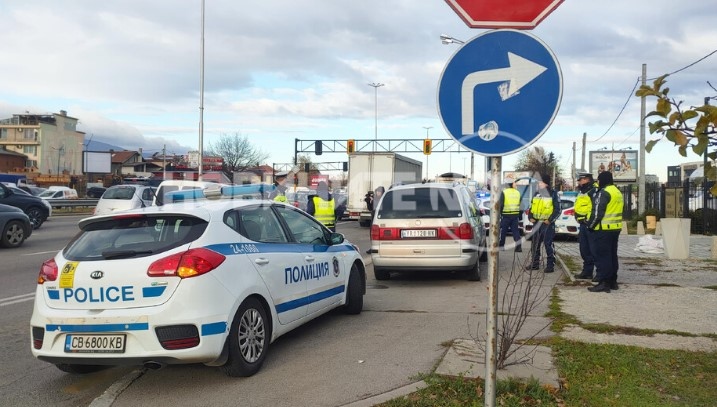 13 нелегални мигранти са заловени на Цариградско шосе на входа на