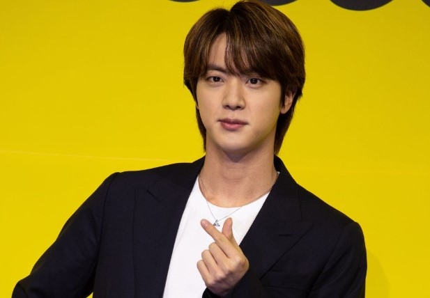 Джин най възрастният член на южнокорейската група Би Ти Ес започва