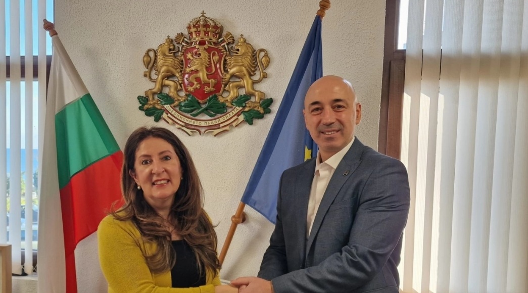 Кметът на община Созопол Тихомир Янакиев посрещна в кабинета си