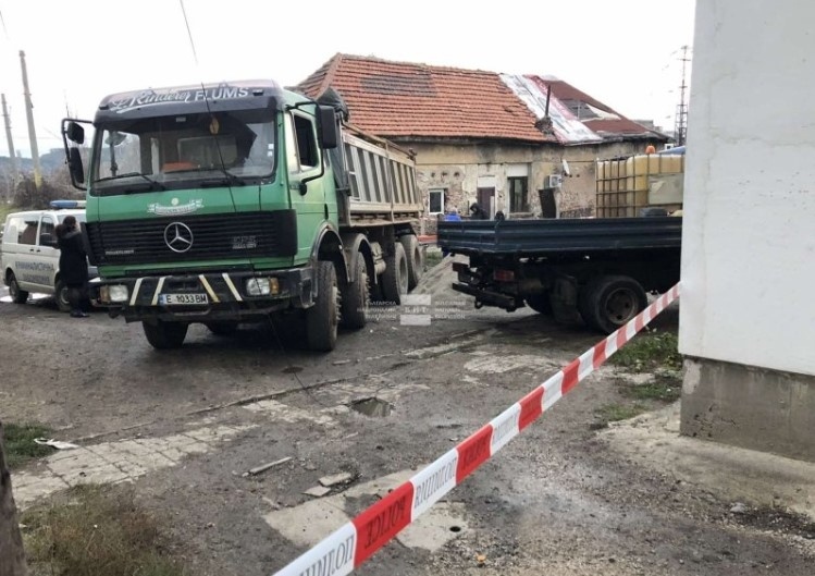 Двама работници загинаха при изкопни работи в Перник