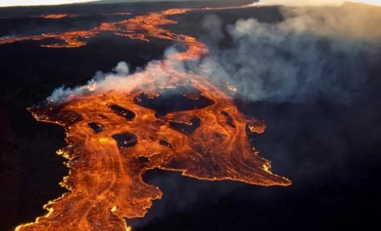 Започна да  най големият активен вулкан в света Мауна Лоа в Хавай