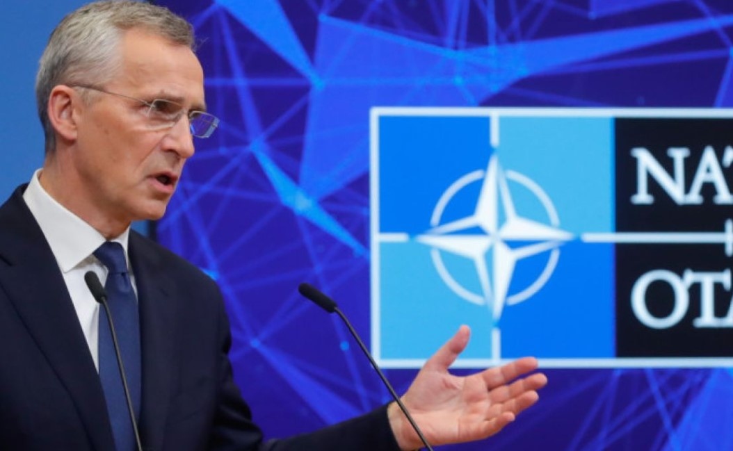 Генералният секретар на НАТО Йенс Столтенберг каза в понеделник, че организацията засилва