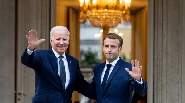 Френският президент Еманюел Макрон получи небивали почести в САЩ където