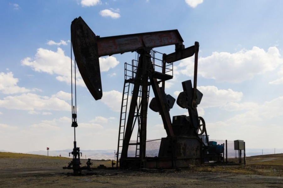 Кабинетът одобри дерогация за закупуване, внос и трансфер по море на суров нефт от Русия