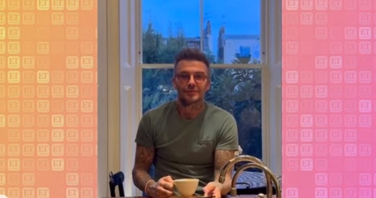 Английската футболна легенда Дейвид Бекъм запя коледни песни и вдъхна