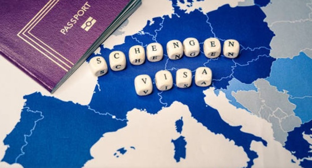 Президентът Румен Радев и назначеният от него служебен вътрешен министър