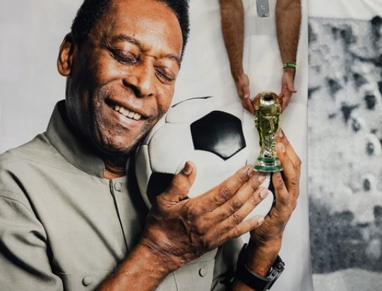 Бразилската футболна легенда Пеле получава палиативни грижи след като химиотерапията