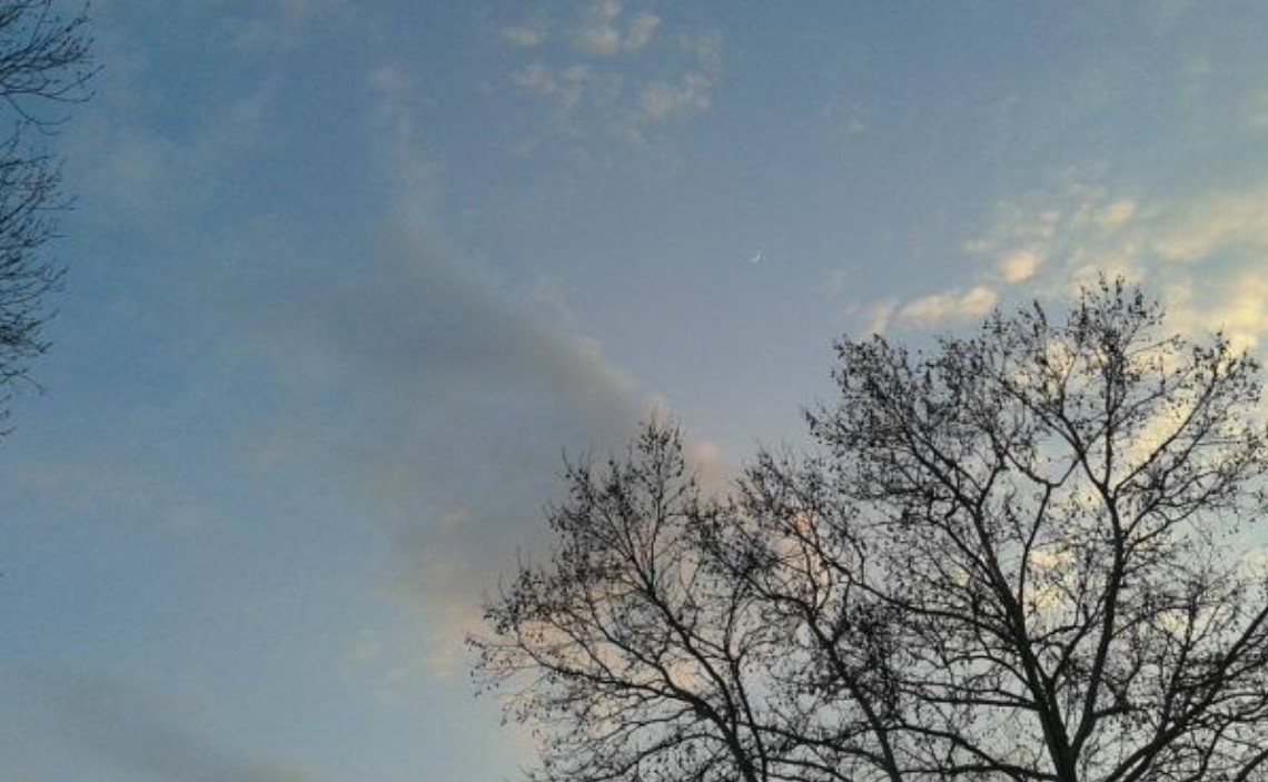 Днес ще се задържи предимно облачно на места с ръмежи