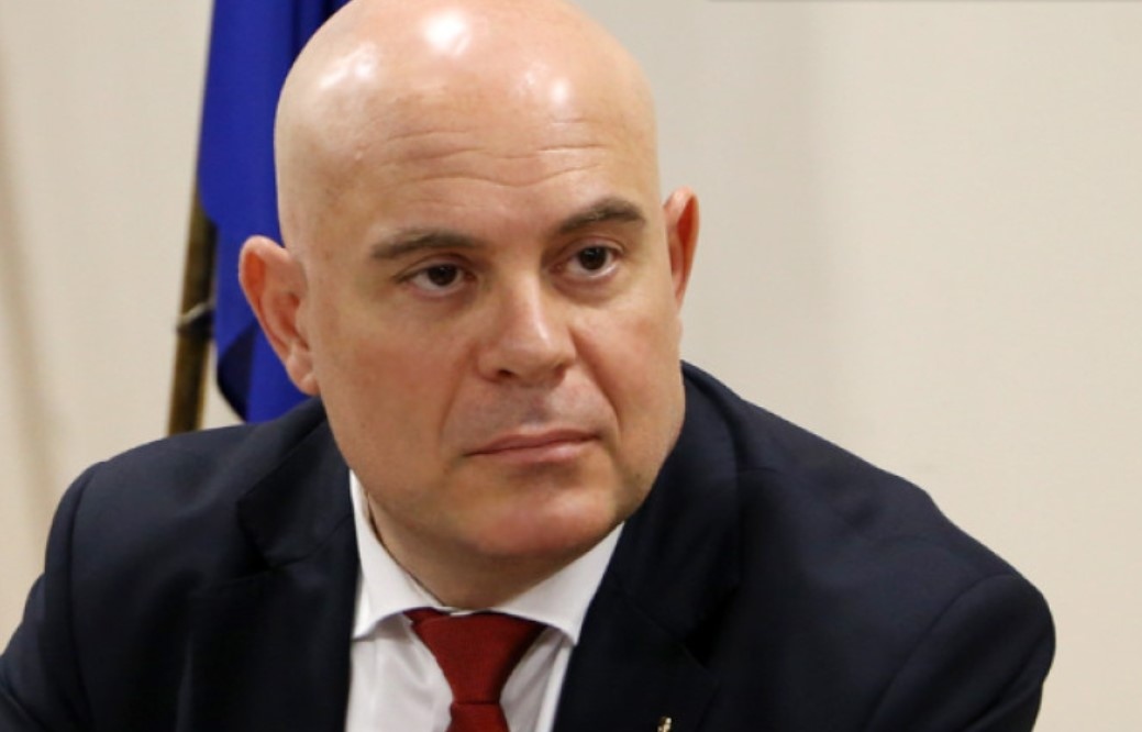 Ще изискаме по реда на международната правна помощ от партньорите