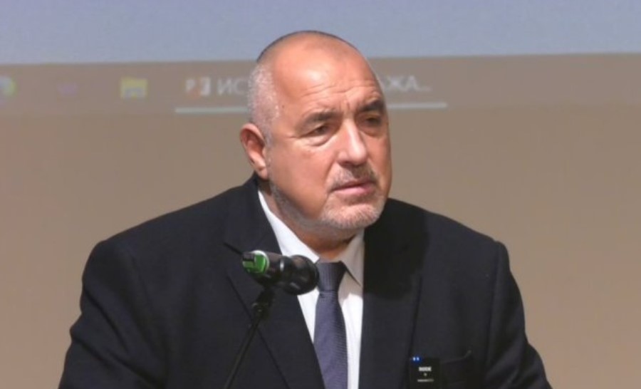 Лидерът на ГЕРБ Бойко Борисов заяви че има два варианта