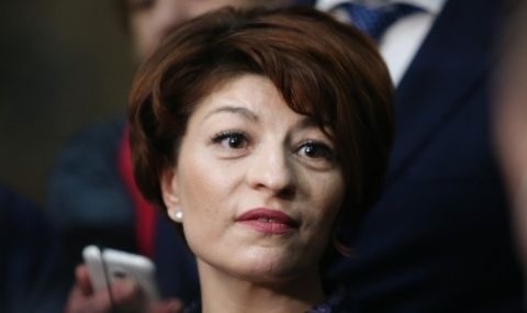 Десислава Атанасова: Избрахме държавата пред партията